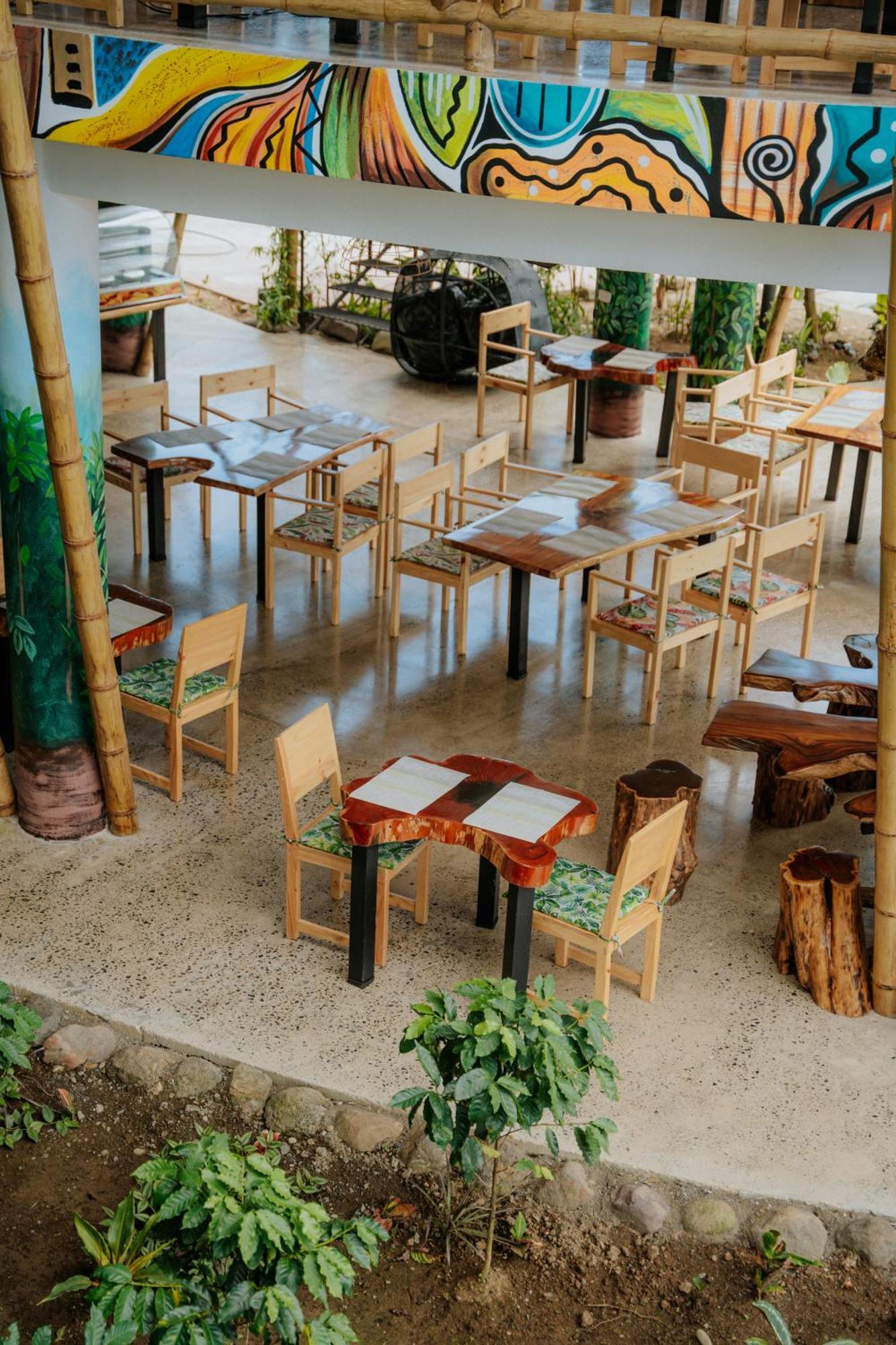 Bonding Coffee Roaster Cafe & Hotel Quepos Eksteriør billede